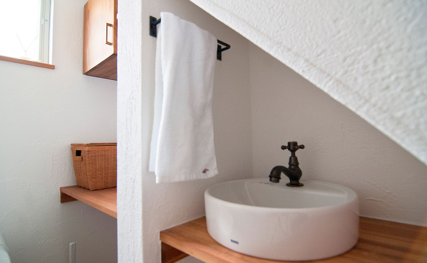 無垢Story 【岐阜県/1000万円台/平屋風/中庭/30坪台/間取図有】手仕事が好きな夫婦が選んだ家具まで造作の平屋風の家の建築実例画像14