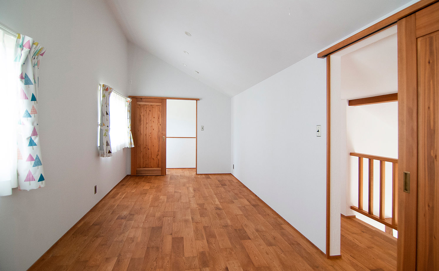 無垢Story 【岐阜県/1000万円台/平屋風/中庭/30坪台/間取図有】手仕事が好きな夫婦が選んだ家具まで造作の平屋風の家の建築実例画像16