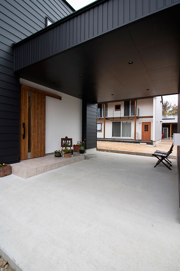 無垢Story 【岐阜県/2000万円台/ビルトインガレージ/40坪台/間取図有】開放的な吹抜けのあるアンティークな家の建築実例画像10