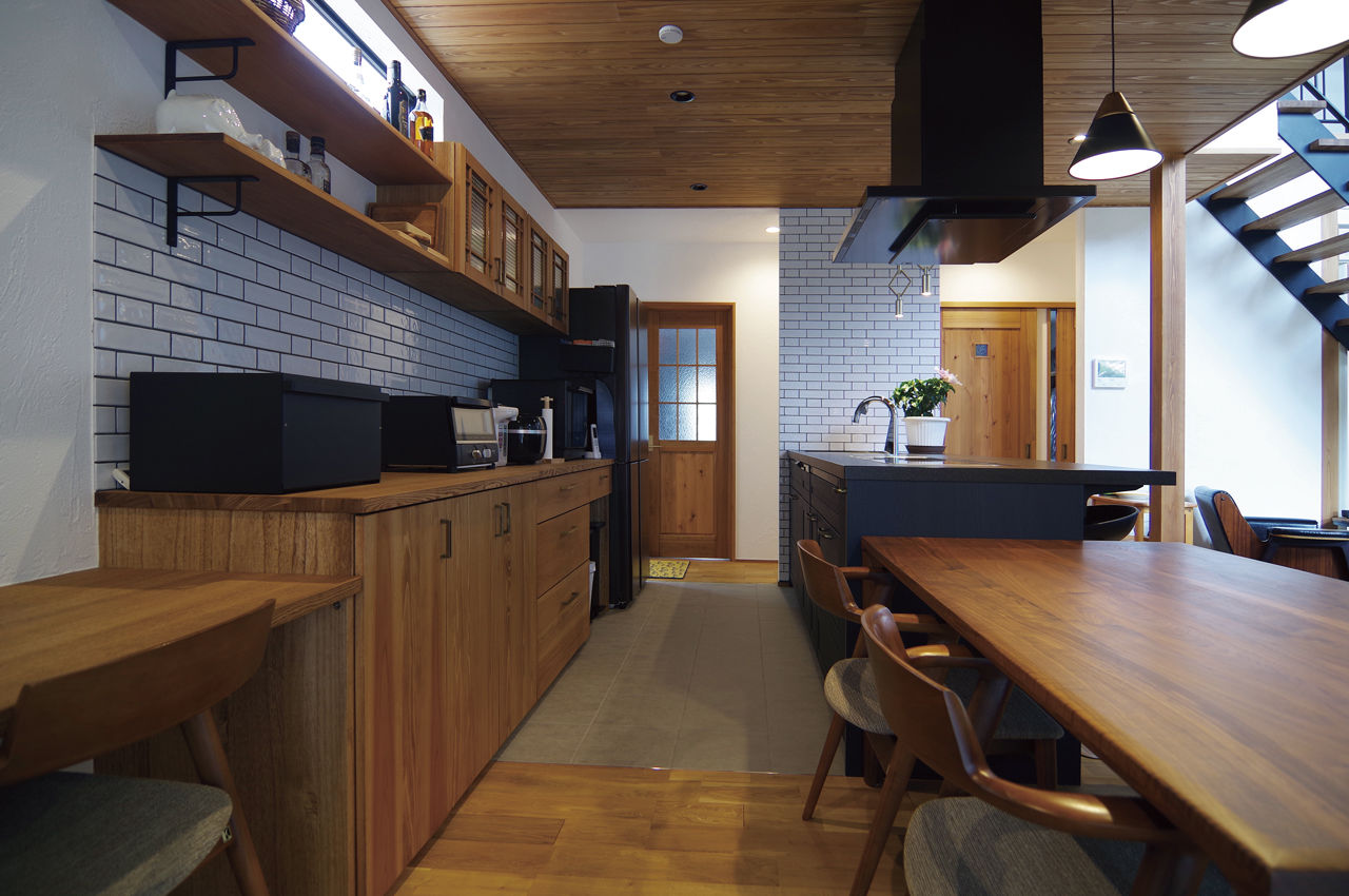 無垢Story 【自然素材×輻射式全館冷暖房】2層吹抜けの大空間がもたらす、開放感を愉しむ家｜間取り図有の建築実例画像3