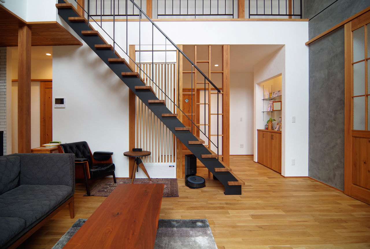 無垢Story 【自然素材×輻射式全館冷暖房】2層吹抜けの大空間がもたらす、開放感を愉しむ家｜間取り図有の建築実例画像4