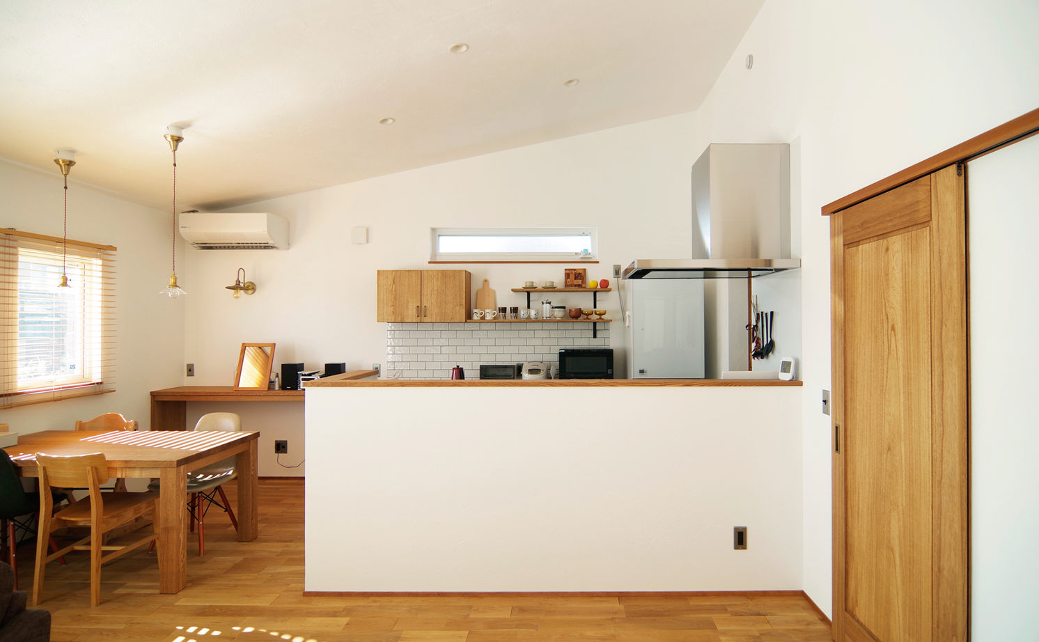 無垢Story 【岐阜県/1000万円台/平屋/30坪台/間取図有】防音室で楽器演奏も。2×4で価格を抑えた、カフェのような家の建築実例画像3