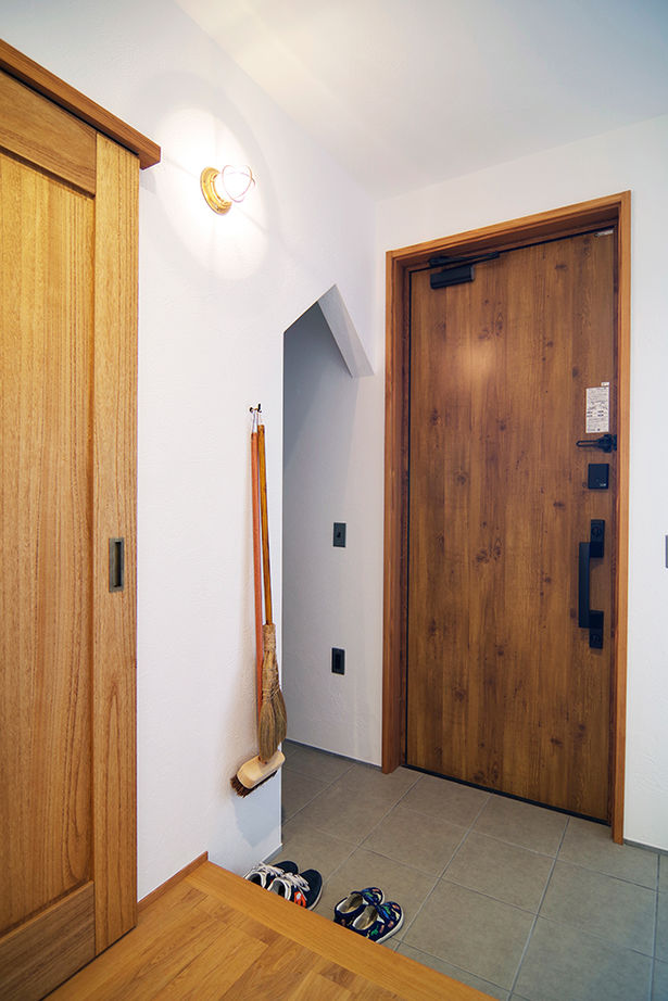 無垢Story 【岐阜県/1000万円台/平屋/30坪台/間取図有】防音室で楽器演奏も。2×4で価格を抑えた、カフェのような家の建築実例画像11