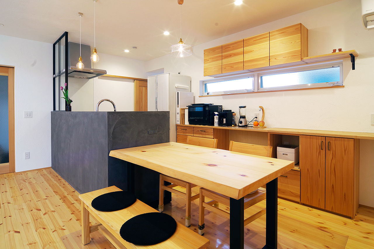 無垢Story 【岐阜県/1000万円台/コの字/中庭/平屋/30坪台/間取図有】自然素材とモルタル。素材を愉しむ中庭のある平屋の建築実例画像3