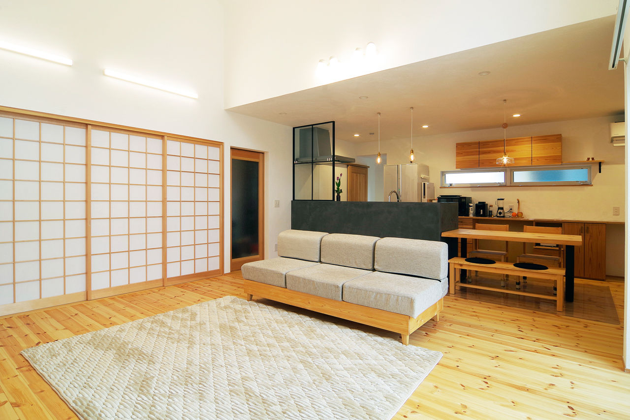 無垢Story 【岐阜県/1000万円台/コの字/中庭/平屋/30坪台/間取図有】自然素材とモルタル。素材を愉しむ中庭のある平屋の建築実例画像4