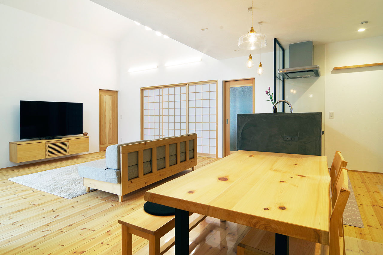 無垢Story 【岐阜県/1000万円台/コの字/中庭/平屋/30坪台/間取図有】自然素材とモルタル。素材を愉しむ中庭のある平屋の建築実例画像6