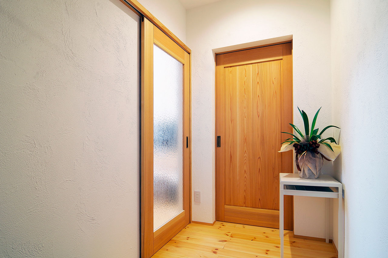 無垢Story 【岐阜県/1000万円台/コの字/中庭/平屋/30坪台/間取図有】自然素材とモルタル。素材を愉しむ中庭のある平屋の建築実例画像9