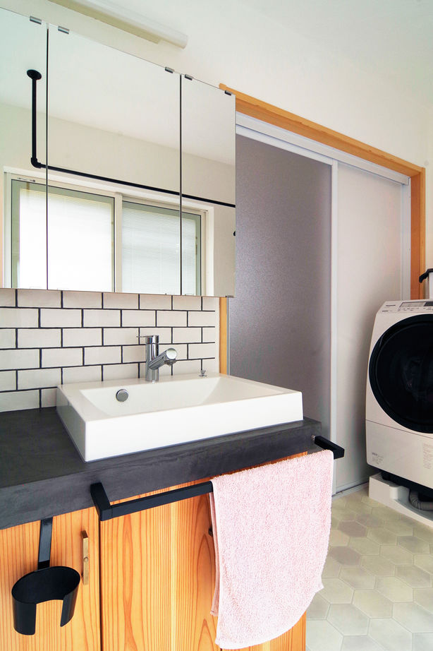 無垢Story 【岐阜県/1000万円台/コの字/中庭/平屋/30坪台/間取図有】自然素材とモルタル。素材を愉しむ中庭のある平屋の建築実例画像10