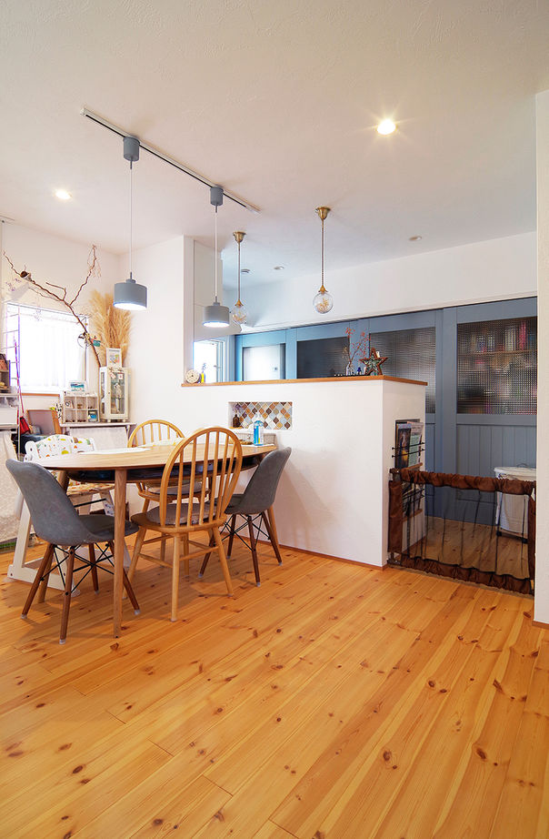 無垢Story 【岐阜県/2000万円台/おしゃれな家/30坪台/間取図有】絵本の世界の様なプロバンス風外観の美容院併設住宅の建築実例画像4