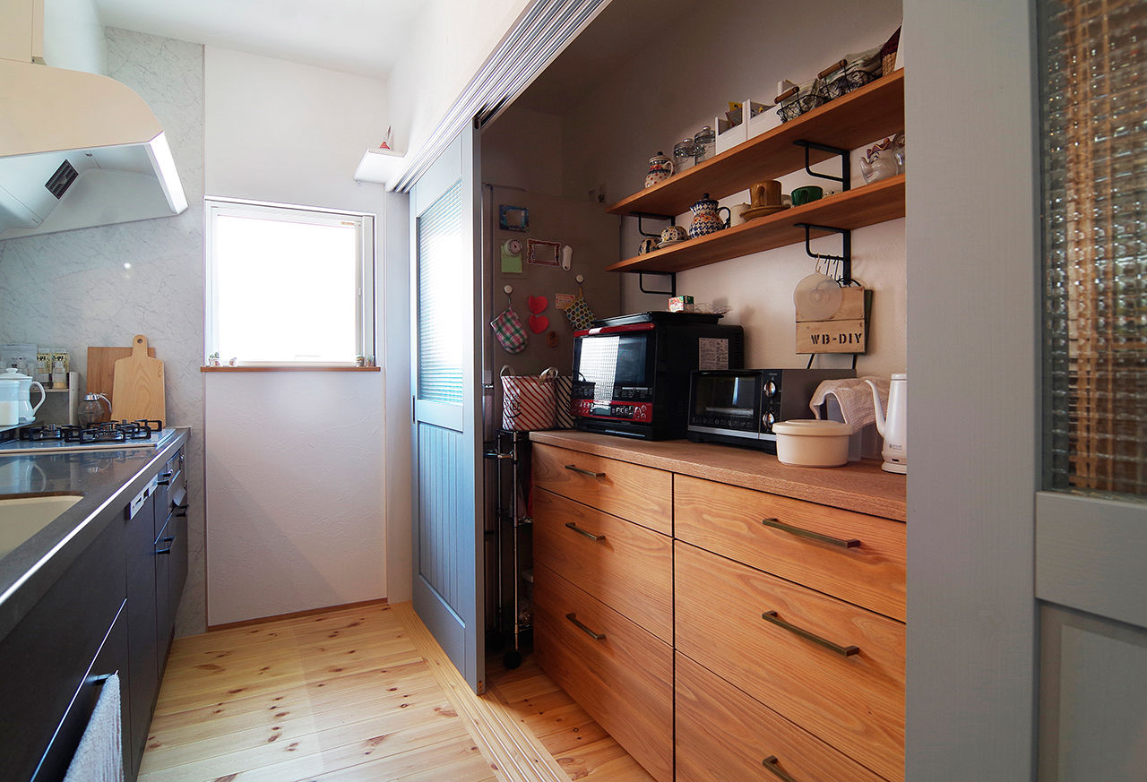 無垢Story 【岐阜県/2000万円台/おしゃれな家/30坪台/間取図有】絵本の世界の様なプロバンス風外観の美容院併設住宅の建築実例画像5