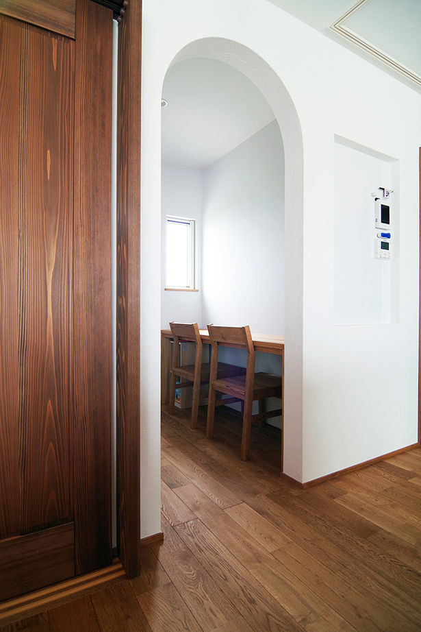 無垢Story 【岐阜県/2000万円台/平屋/30坪台/間取図有】吹抜けのような大空間リビングが特徴的な、カフェ風の家の建築実例画像7