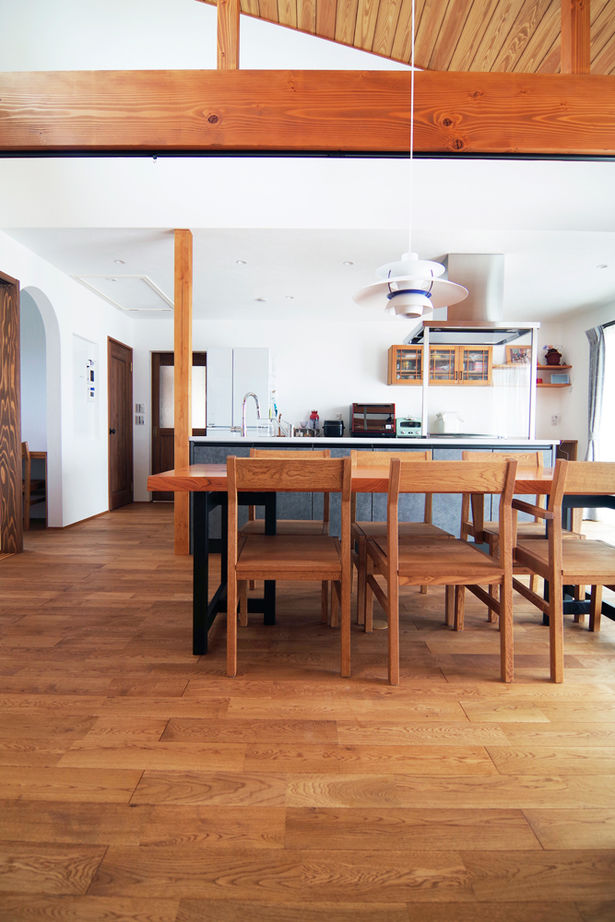 無垢Story 【岐阜県/2000万円台/平屋/30坪台/間取図有】吹抜けのような大空間リビングが特徴的な、カフェ風の家の建築実例画像9