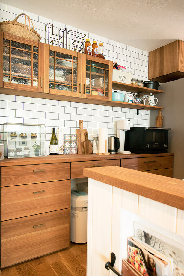 無垢Story 【岐阜県/2000万円台/店舗併設/40坪台/間取図有】カフェのようなリビングと、シンプルなアトリエのある家の建築実例画像4