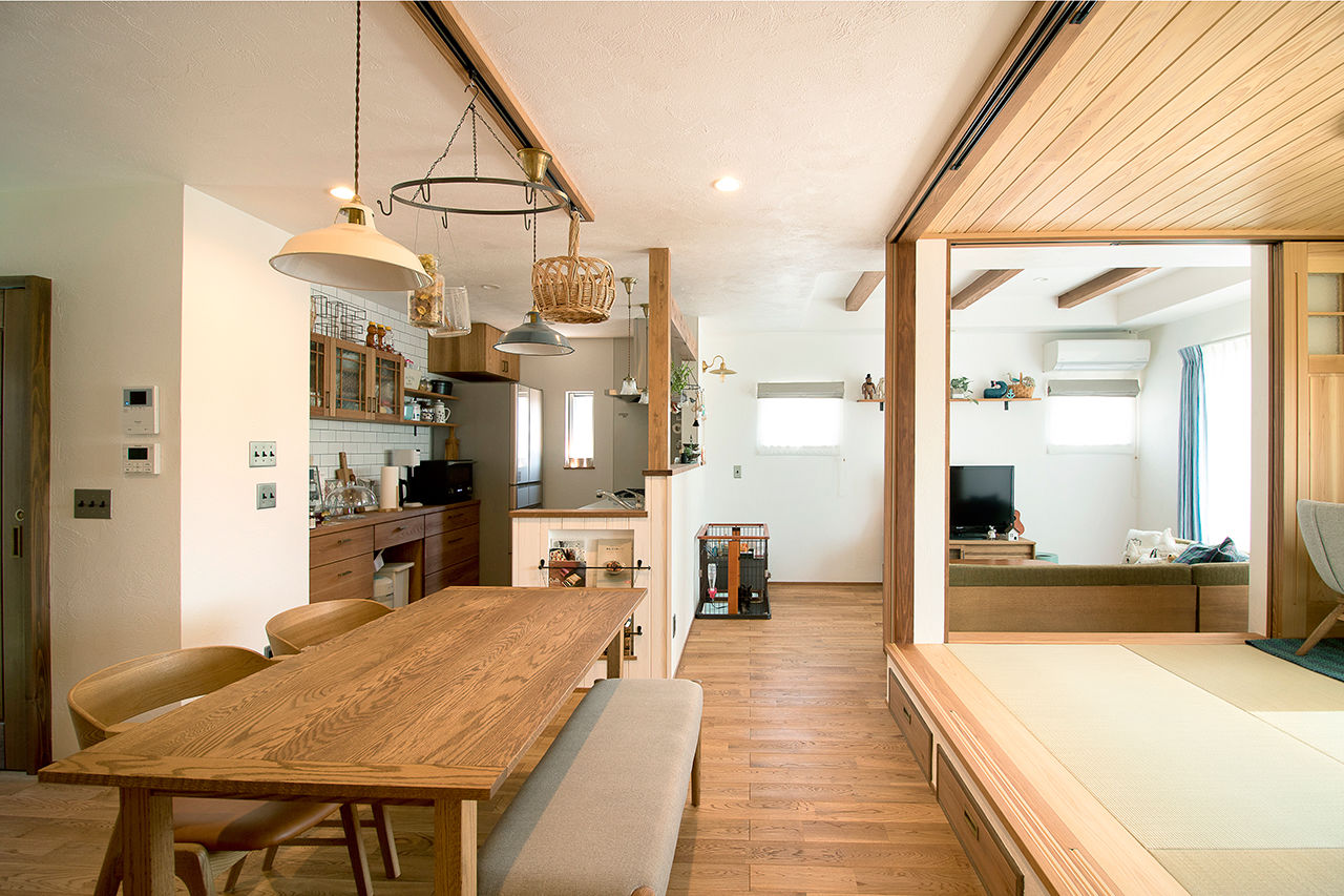 無垢Story 【岐阜県/2000万円台/店舗併設/40坪台/間取図有】カフェのようなリビングと、シンプルなアトリエのある家の建築実例画像5