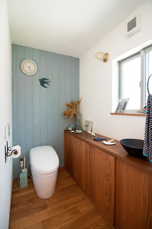 無垢Story 【岐阜県/2000万円台/店舗併設/40坪台/間取図有】カフェのようなリビングと、シンプルなアトリエのある家の建築実例画像8