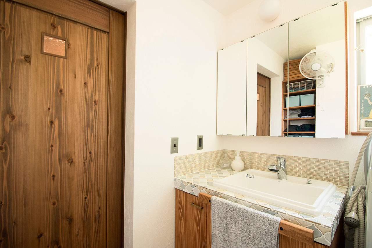 無垢Story 【岐阜県/2000万円台/店舗併設/40坪台/間取図有】カフェのようなリビングと、シンプルなアトリエのある家の建築実例画像10