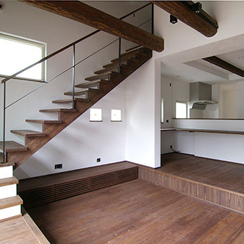 無垢Story 【岐阜県/1000万円台/平屋風/造作家具/和モダン/間取図有】温もり溢れる古民家カフェスタイルの平屋風の家の建築実例画像3