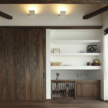 無垢Story 【岐阜県/1000万円台/平屋風/造作家具/和モダン/間取図有】温もり溢れる古民家カフェスタイルの平屋風の家の建築実例画像4