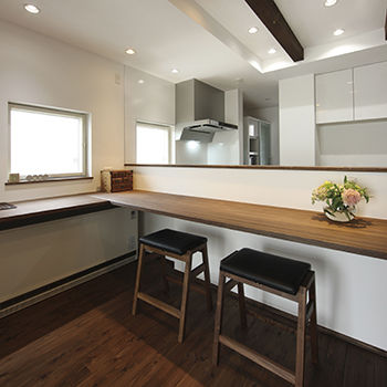 無垢Story 【岐阜県/1000万円台/平屋風/造作家具/和モダン/間取図有】温もり溢れる古民家カフェスタイルの平屋風の家の建築実例画像5