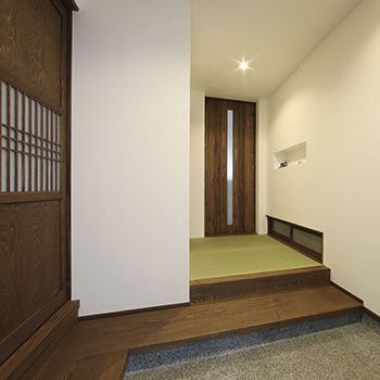 無垢Story 【岐阜県/1000万円台/平屋風/造作家具/和モダン/間取図有】温もり溢れる古民家カフェスタイルの平屋風の家の建築実例画像6