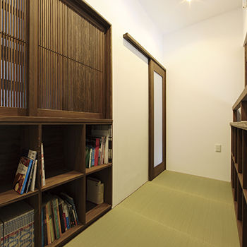 無垢Story 【岐阜県/1000万円台/平屋風/造作家具/和モダン/間取図有】温もり溢れる古民家カフェスタイルの平屋風の家の建築実例画像7