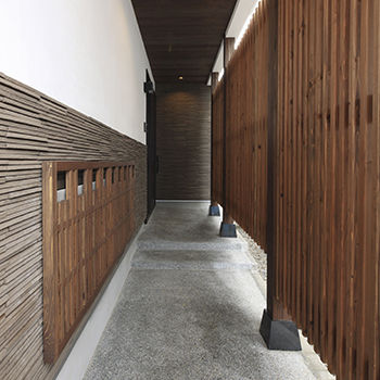 無垢Story 【岐阜県/1000万円台/平屋風/造作家具/和モダン/間取図有】温もり溢れる古民家カフェスタイルの平屋風の家の建築実例画像9