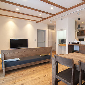 無垢Story 【岐阜県/1000万円台/ローコスト/小さな平屋/30坪台/間取図有】車イスOKのバリアフリーカリフォルニア住宅の建築実例画像5