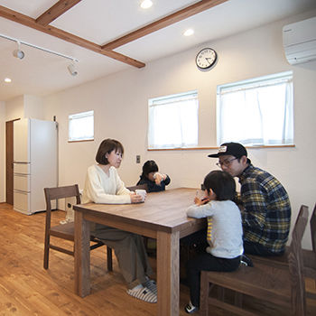 無垢Story 【岐阜県/1000万円台/ローコスト/小さな平屋/30坪台/間取図有】車イスOKのバリアフリーカリフォルニア住宅の建築実例画像6