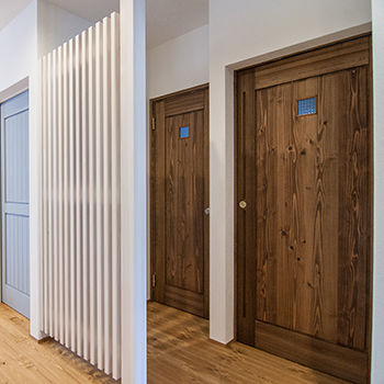 無垢Story 【岐阜県/1000万円台/ローコスト/小さな平屋/30坪台/間取図有】車イスOKのバリアフリーカリフォルニア住宅の建築実例画像9