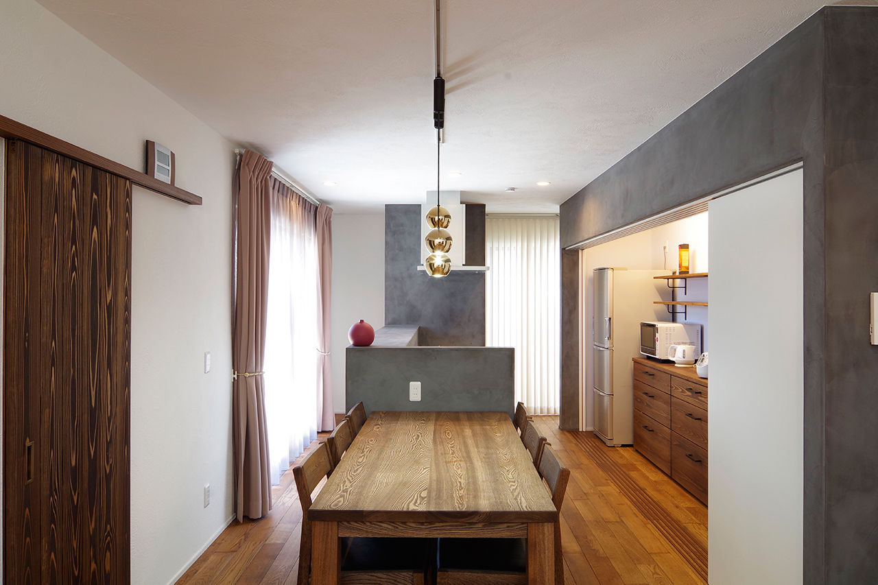 無垢Story 【岐阜県/2000万円台/造作家具/店舗併用/40坪台/間取図有】シンプルで機能的なネイルサロン併設住宅の建築実例画像2