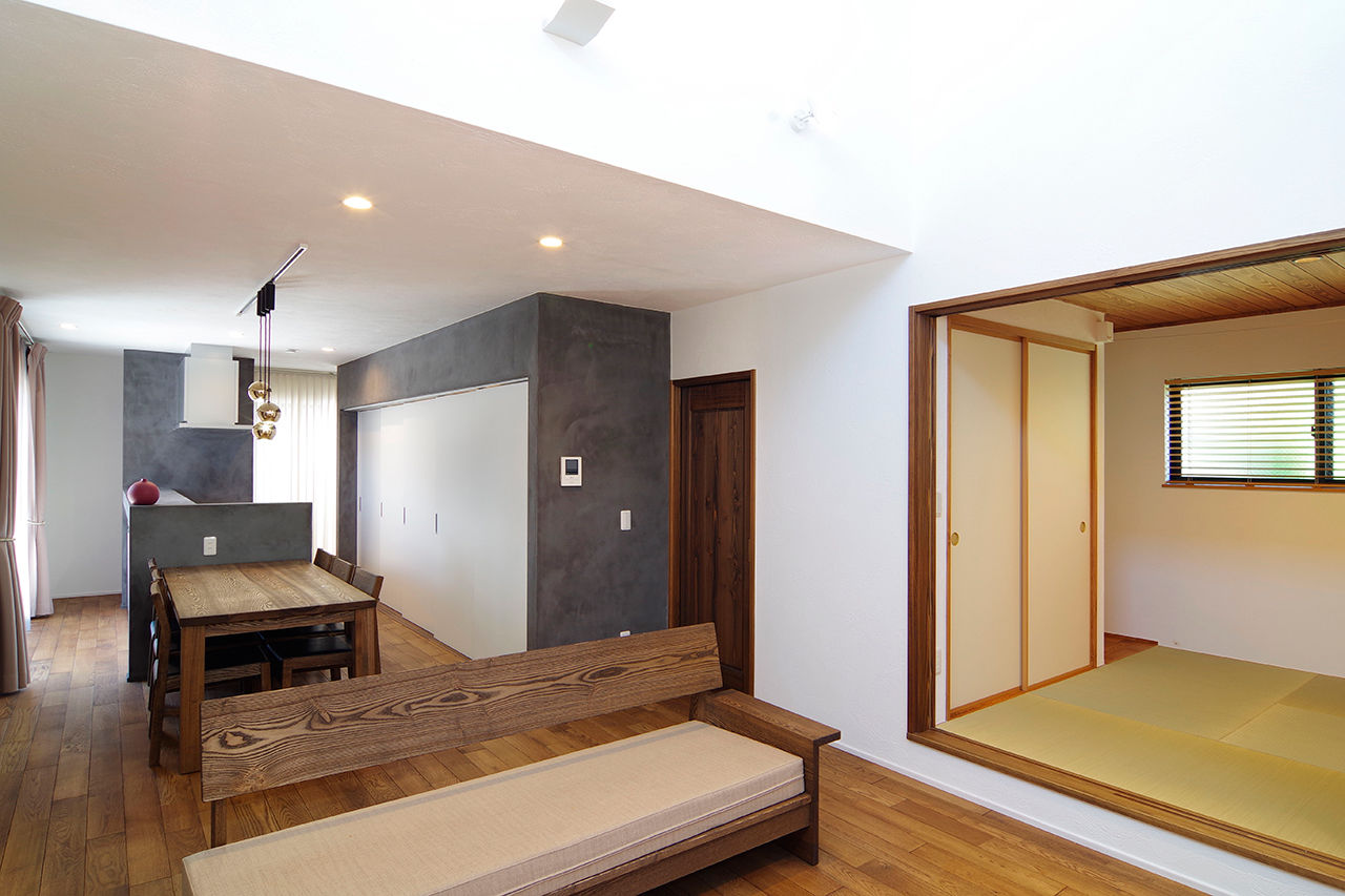 無垢Story 【岐阜県/2000万円台/造作家具/店舗併用/40坪台/間取図有】シンプルで機能的なネイルサロン併設住宅の建築実例画像6