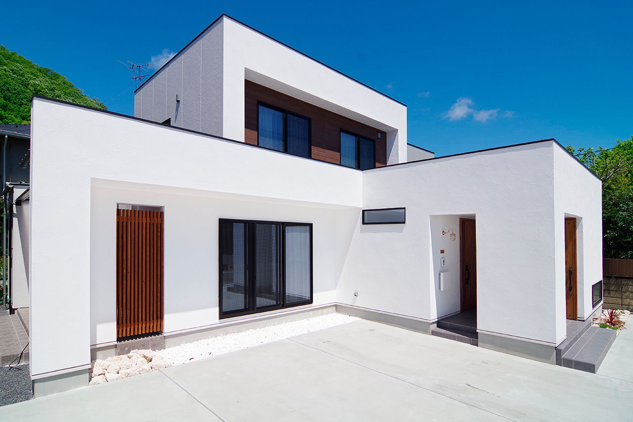 無垢Story 【岐阜県/2000万円台/造作家具/店舗併用/40坪台/間取図有】シンプルで機能的なネイルサロン併設住宅の建築実例画像10