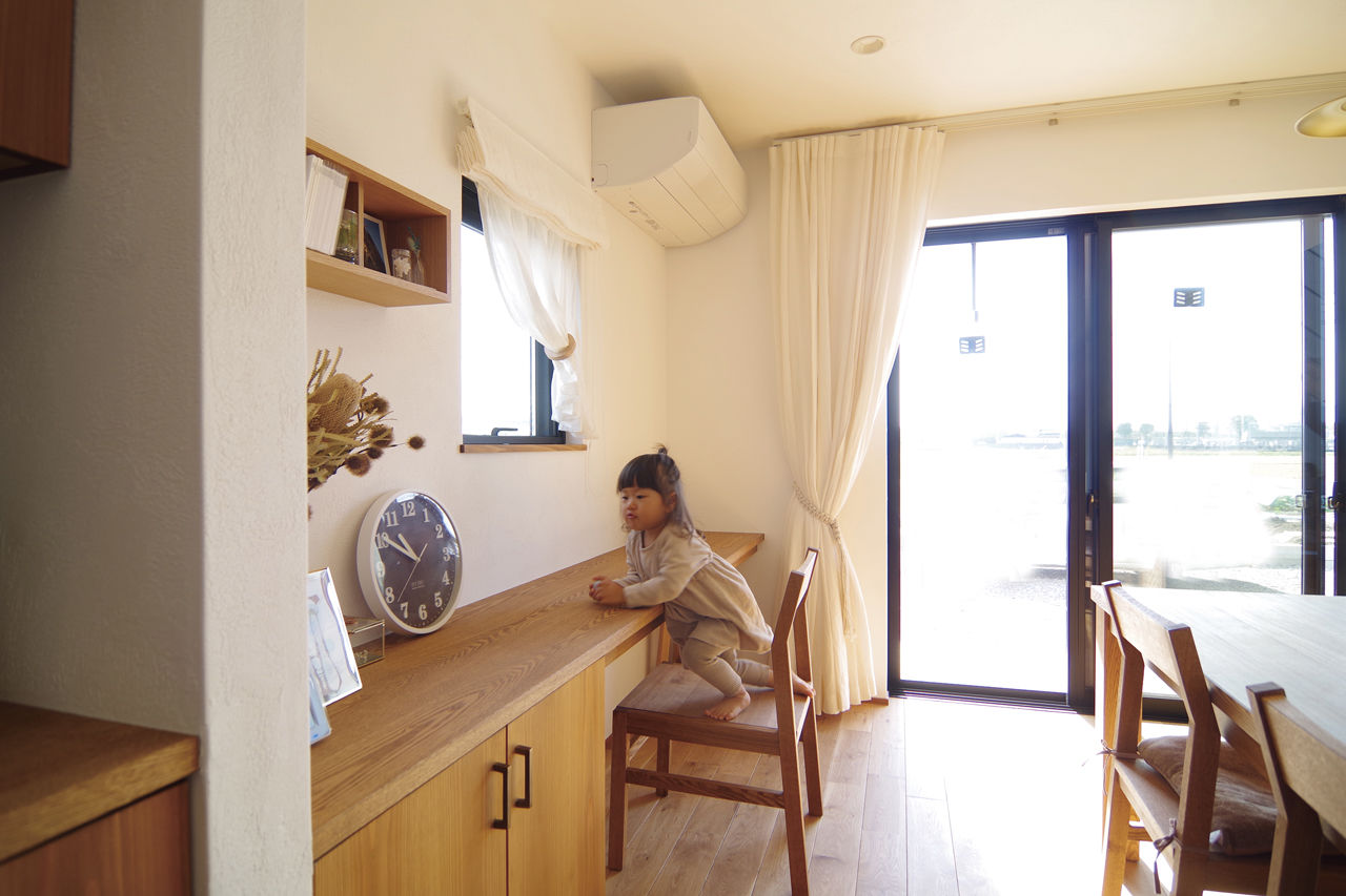 無垢Story 【岐阜県/2000万円台/ビルトインガレージ/40坪台/間取図有】冬の朝も無垢の足触りを愉しめる漆喰壁の家の建築実例画像5