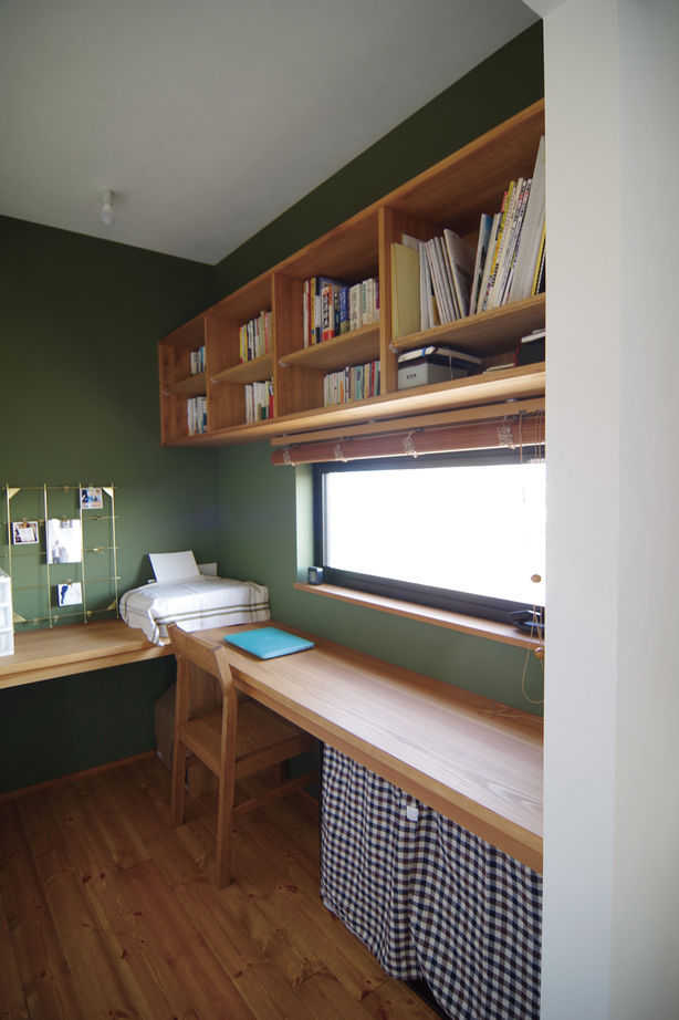 無垢Story 【岐阜県/2000万円台/ビルトインガレージ/40坪台/間取図有】冬の朝も無垢の足触りを愉しめる漆喰壁の家の建築実例画像6