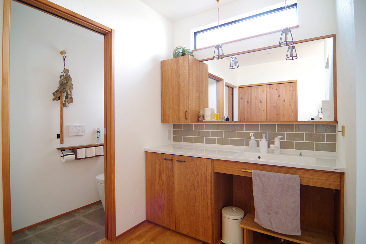 無垢Story 【岐阜県/2000万円台/ビルトインガレージ/40坪台/間取図有】冬の朝も無垢の足触りを愉しめる漆喰壁の家の建築実例画像8