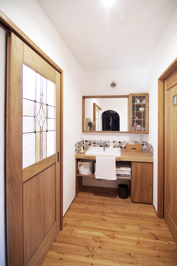 無垢Story 【岐阜県/2000万円台/平屋/30坪台/間取図有】夫婦で寛ぐ開放的なリビング。一人の時間も楽しい全館空調の家の建築実例画像3