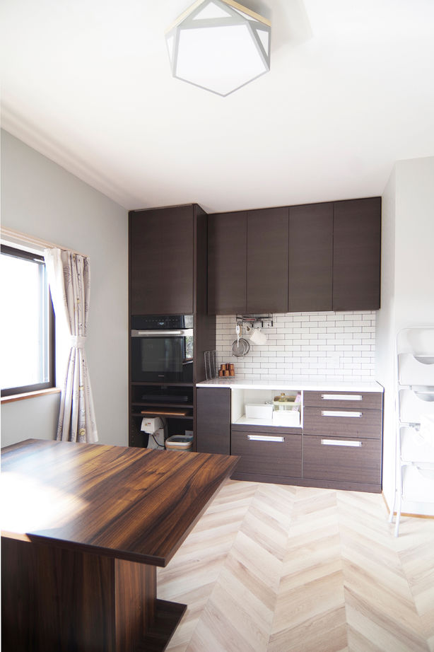 無垢Story 【岐阜県/2000万円台/平屋/30坪台/間取図有】夫婦で寛ぐ開放的なリビング。一人の時間も楽しい全館空調の家の建築実例画像5