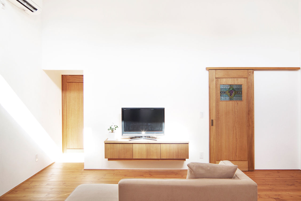 無垢Story 【岐阜県/2000万円台/平屋/30坪台/間取図有】夫婦で寛ぐ開放的なリビング。一人の時間も楽しい全館空調の家の建築実例画像10