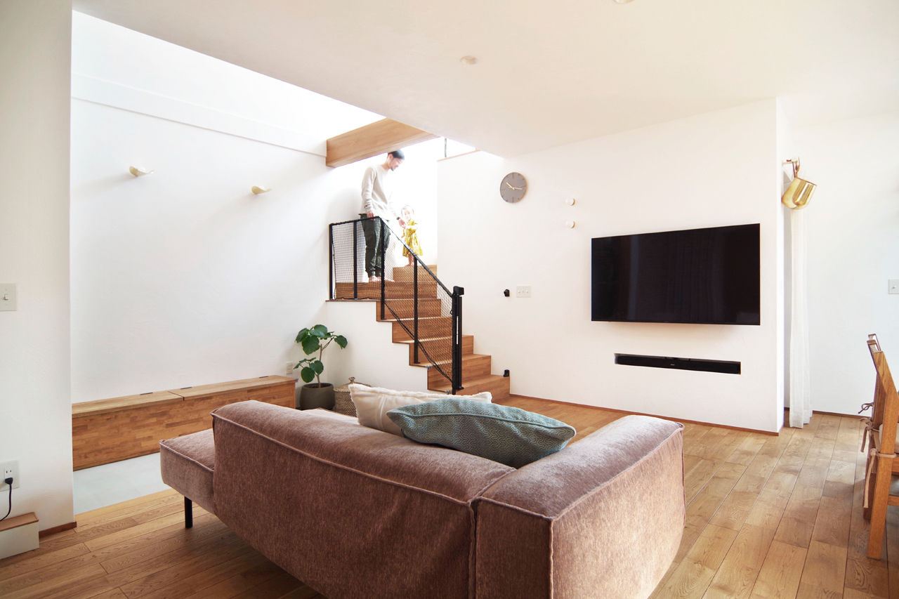 無垢Story 【岐阜県/2000万円台/30坪台/全館空調/間取図有】２つの吹抜で開放的に。土間のある小さな2階建ての建築実例画像2