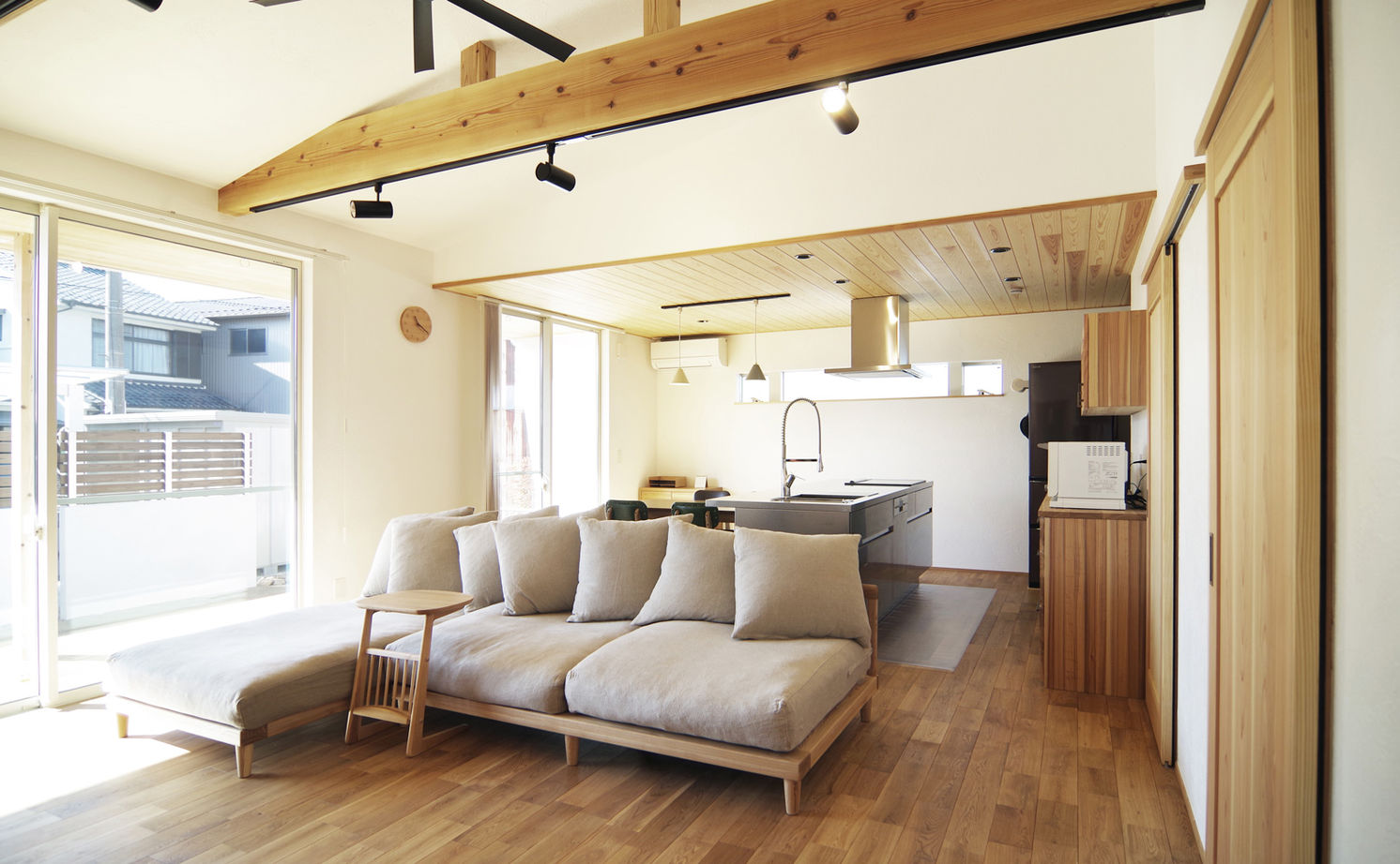 無垢Story 【1000万円台/平屋/30坪台/間取図有】収納を減らしシンプルに暮らす。素材の美しさを愉しむ平屋の家の建築実例画像2