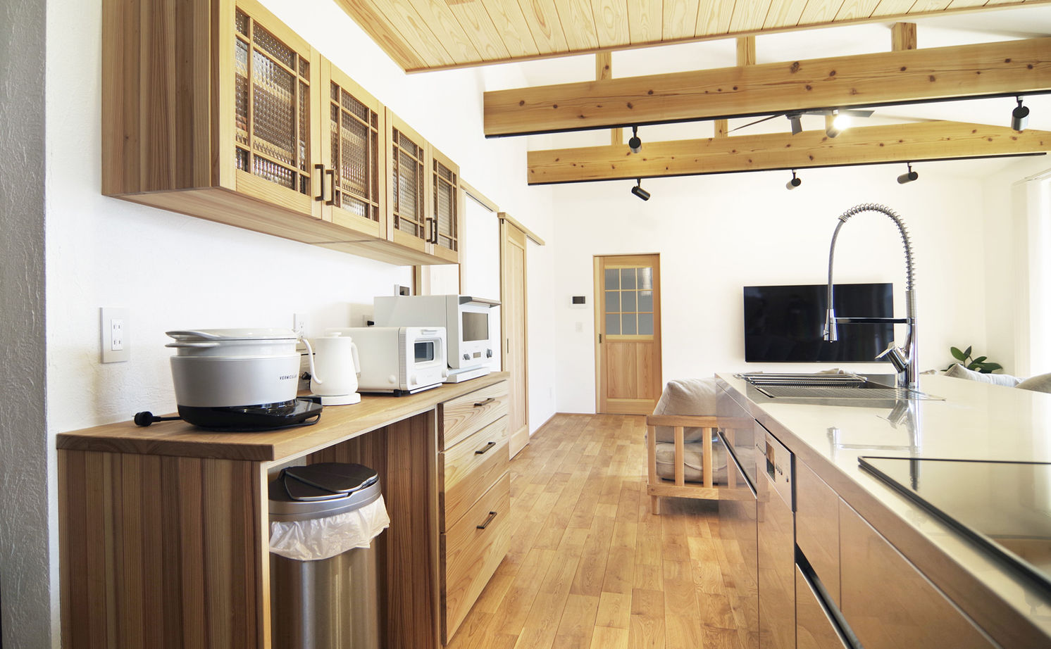 無垢Story 【1000万円台/平屋/30坪台/間取図有】収納を減らしシンプルに暮らす。素材の美しさを愉しむ平屋の家の建築実例画像3