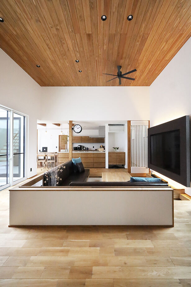 無垢Story 【愛知県/中庭/平屋風/50坪台/間取図有】多趣味な二人の、こだわりを形に。ガレージのあるロ型コートハウスの建築実例画像4