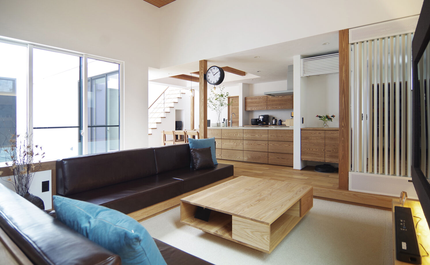 無垢Story 【愛知県/中庭/平屋風/50坪台/間取図有】多趣味な二人の、こだわりを形に。ガレージのあるロ型コートハウスの建築実例画像7