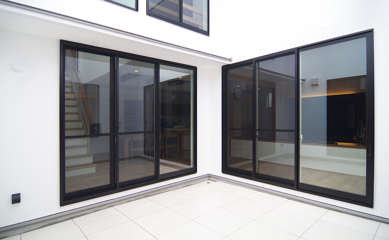 無垢Story 【愛知県/中庭/平屋風/50坪台/間取図有】多趣味な二人の、こだわりを形に。ガレージのあるロ型コートハウスの建築実例画像8