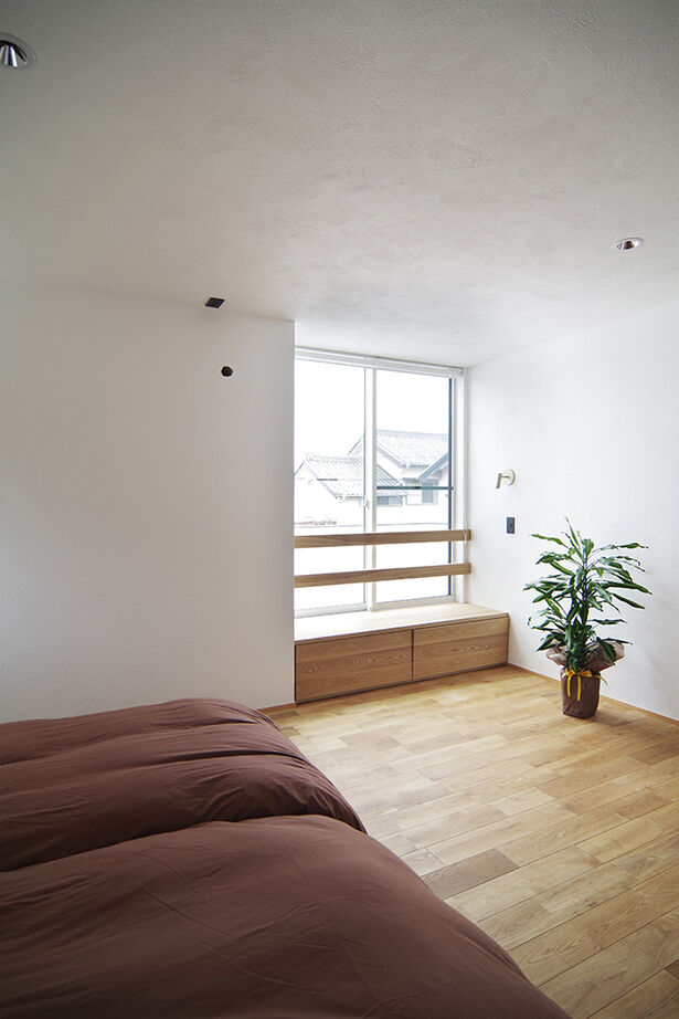 無垢Story 【愛知県/中庭/平屋風/50坪台/間取図有】多趣味な二人の、こだわりを形に。ガレージのあるロ型コートハウスの建築実例画像15