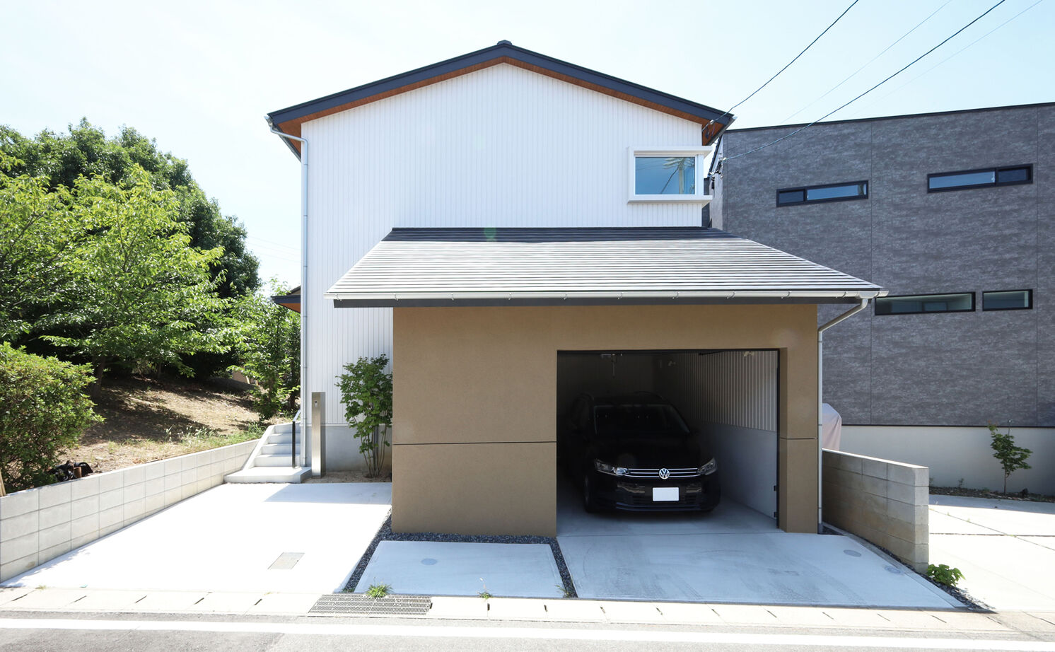 無垢Story 【愛知県/インナーガレージ/45坪台/間取図有】住むほどに愛着が湧く。木と漆喰でつくる2階LDKの家の建築実例画像