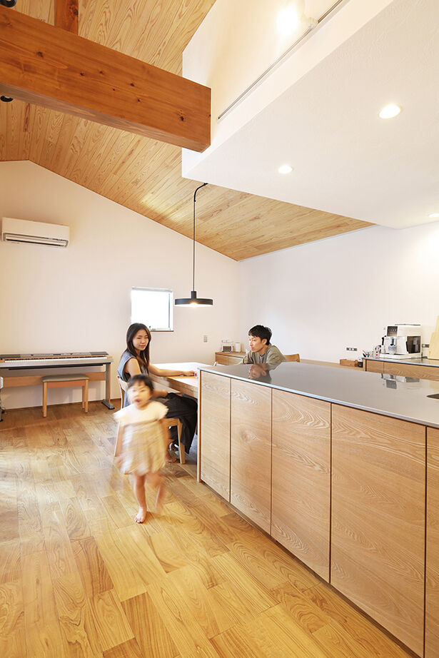 無垢Story 【愛知県/インナーガレージ/45坪台/間取図有】住むほどに愛着が湧く。木と漆喰でつくる2階LDKの家の建築実例画像3