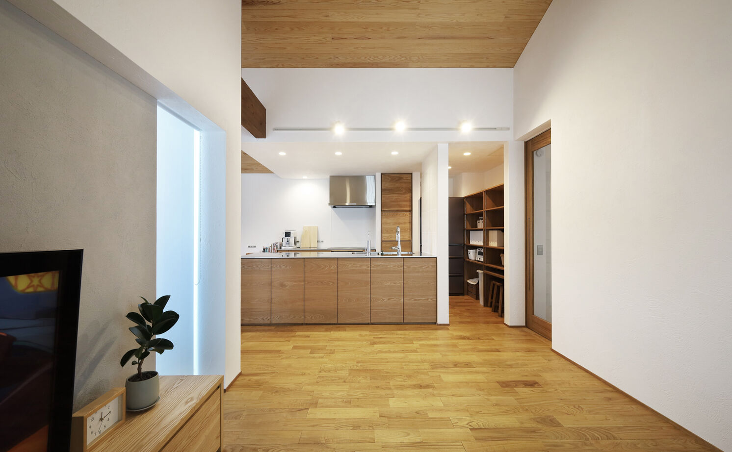 無垢Story 【愛知県/インナーガレージ/45坪台/間取図有】住むほどに愛着が湧く。木と漆喰でつくる2階LDKの家の建築実例画像5