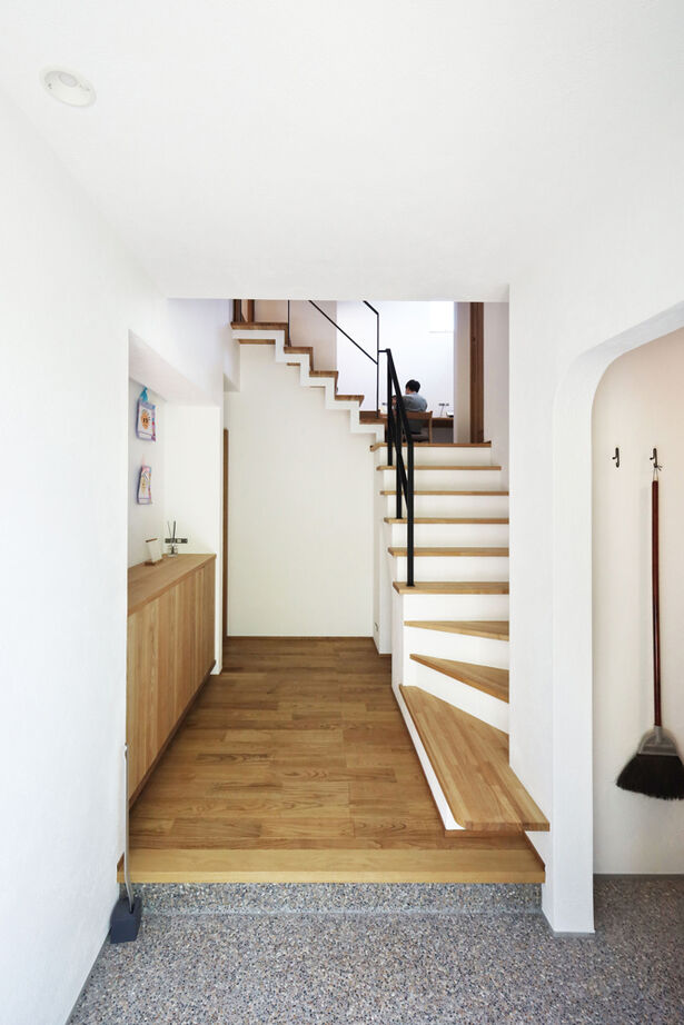 無垢Story 【愛知県/インナーガレージ/45坪台/間取図有】住むほどに愛着が湧く。木と漆喰でつくる2階LDKの家の建築実例画像8