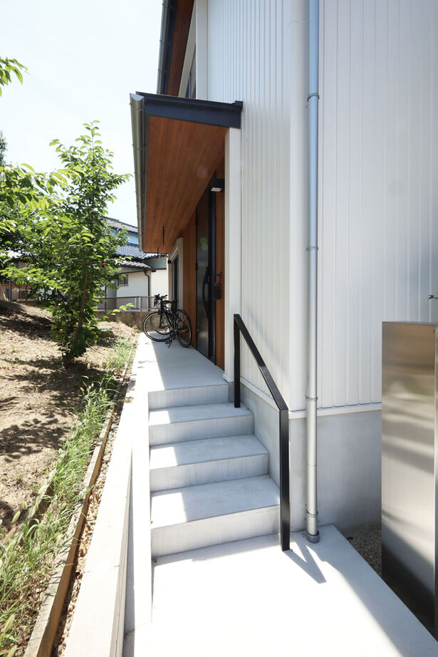 無垢Story 【愛知県/インナーガレージ/45坪台/間取図有】住むほどに愛着が湧く。木と漆喰でつくる2階LDKの家の建築実例画像15